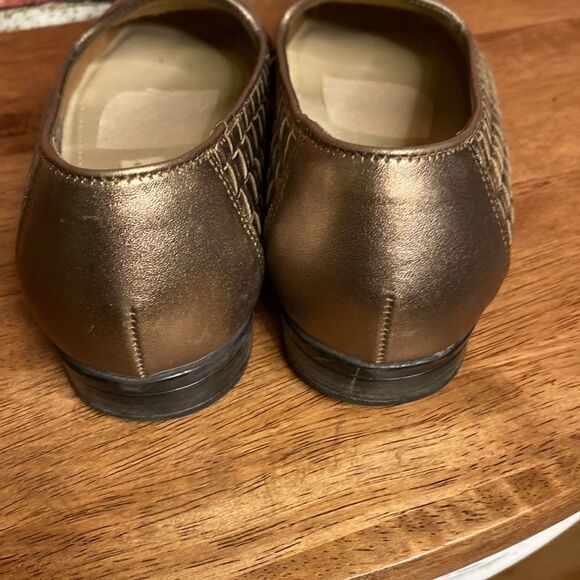 Trotters Bronze Woven Flats - Picture 7 of 12